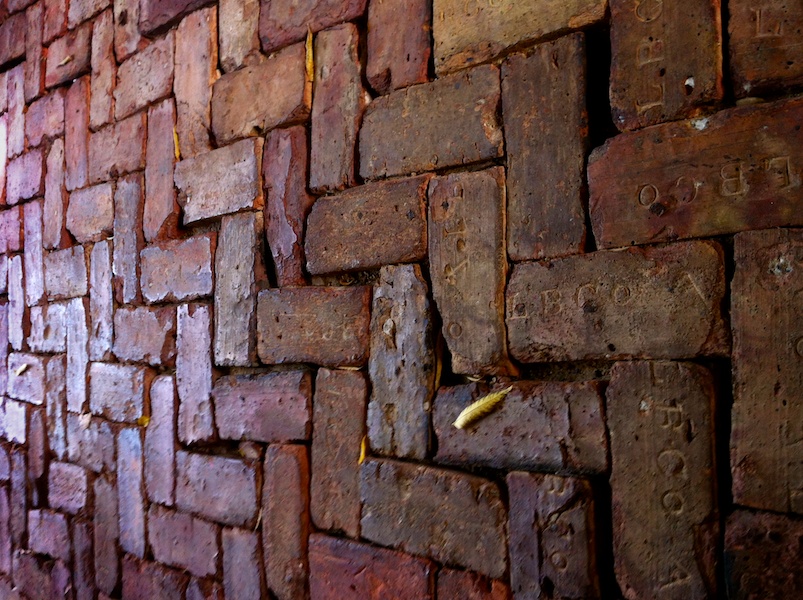 365 318b iPhone LBC0 20121110©JamesECockroft