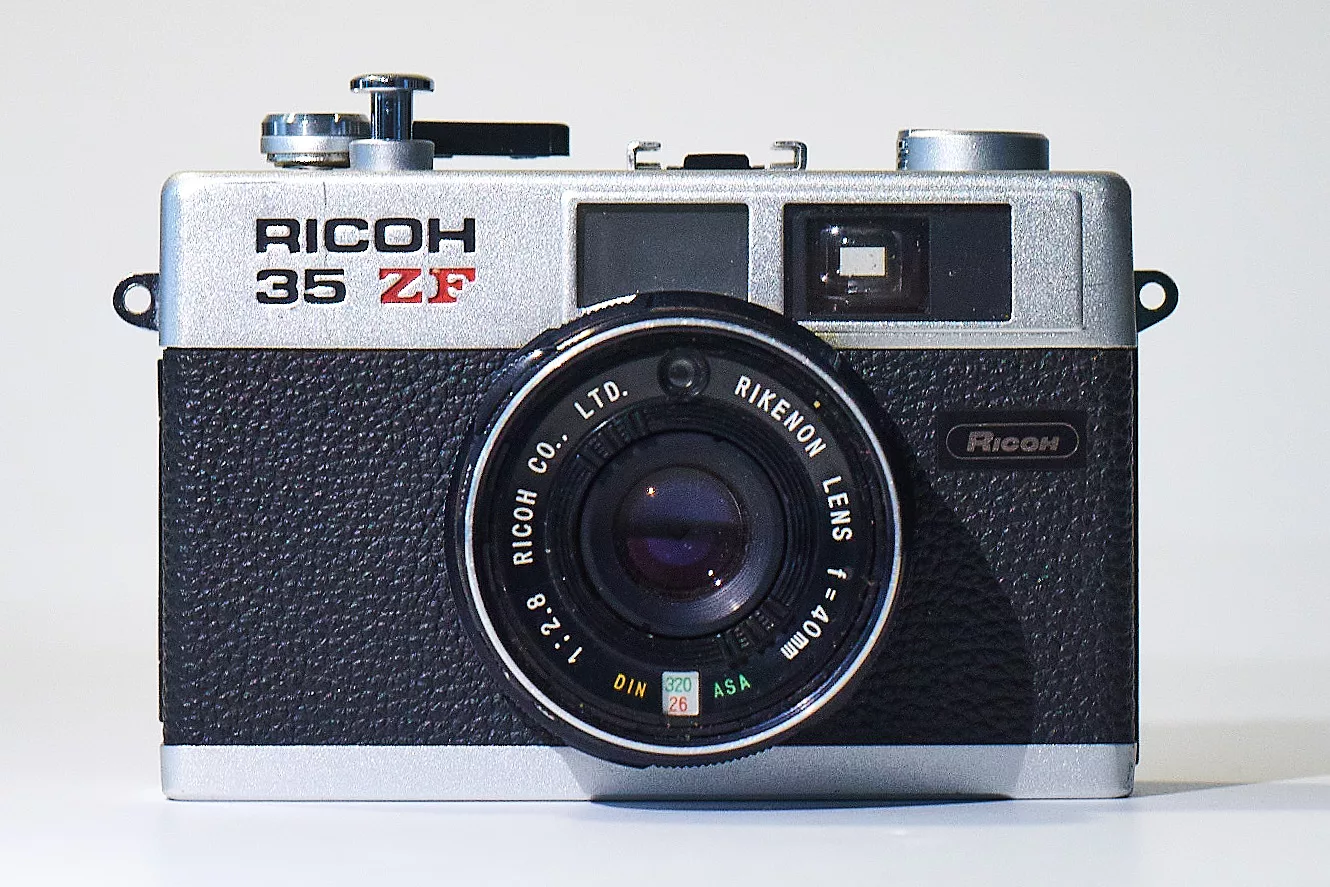 Appareil Photo Argentique Ricoh 35 EF - 35 Mm - Flash Intégré - Occasion