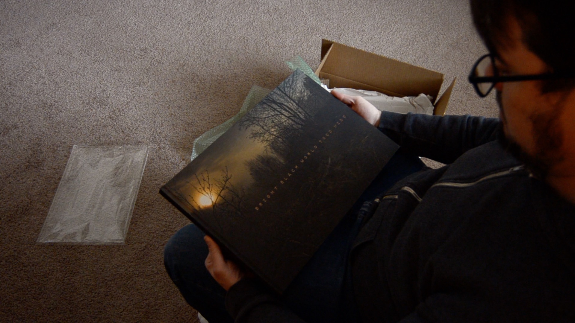 Unboxing-Bright-Black-World.jpg Unboxing-Bright-Black-World.jpg
