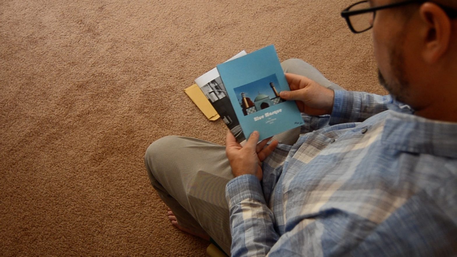 Unboxing-Julian-Peter-zines