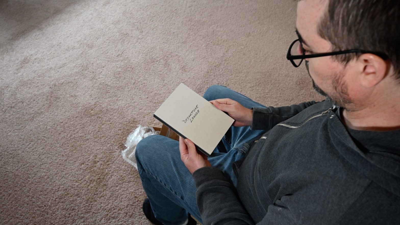 unboxing-departure-lounge