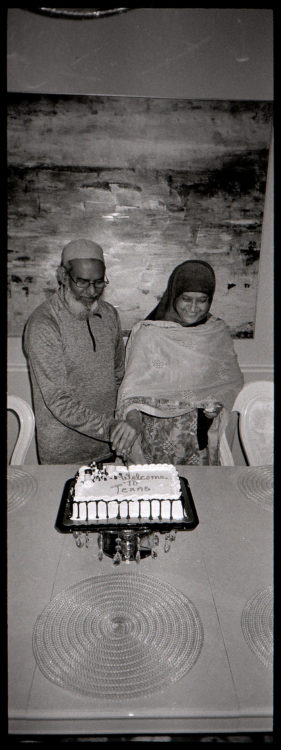 Uncle & Auntie cut cake, Irving TX 2021