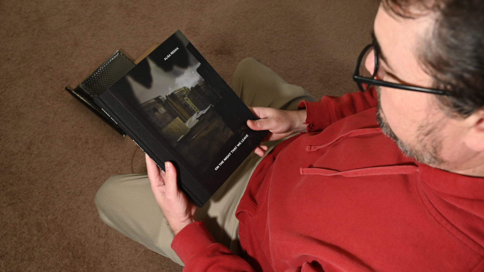 Unboxing-On-the-Night-That-We-Leave