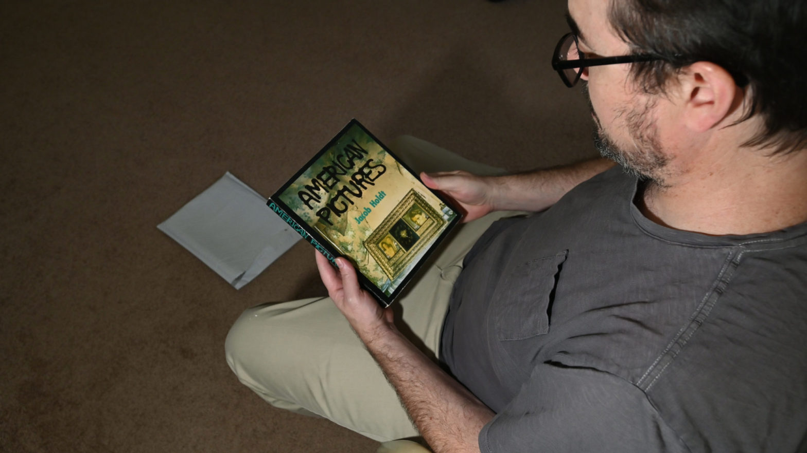 Unboxing American Pictures-Holdt